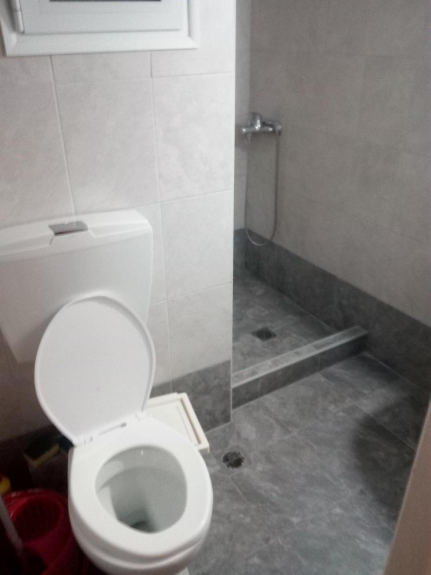 2 Bedroom Center Apartment *