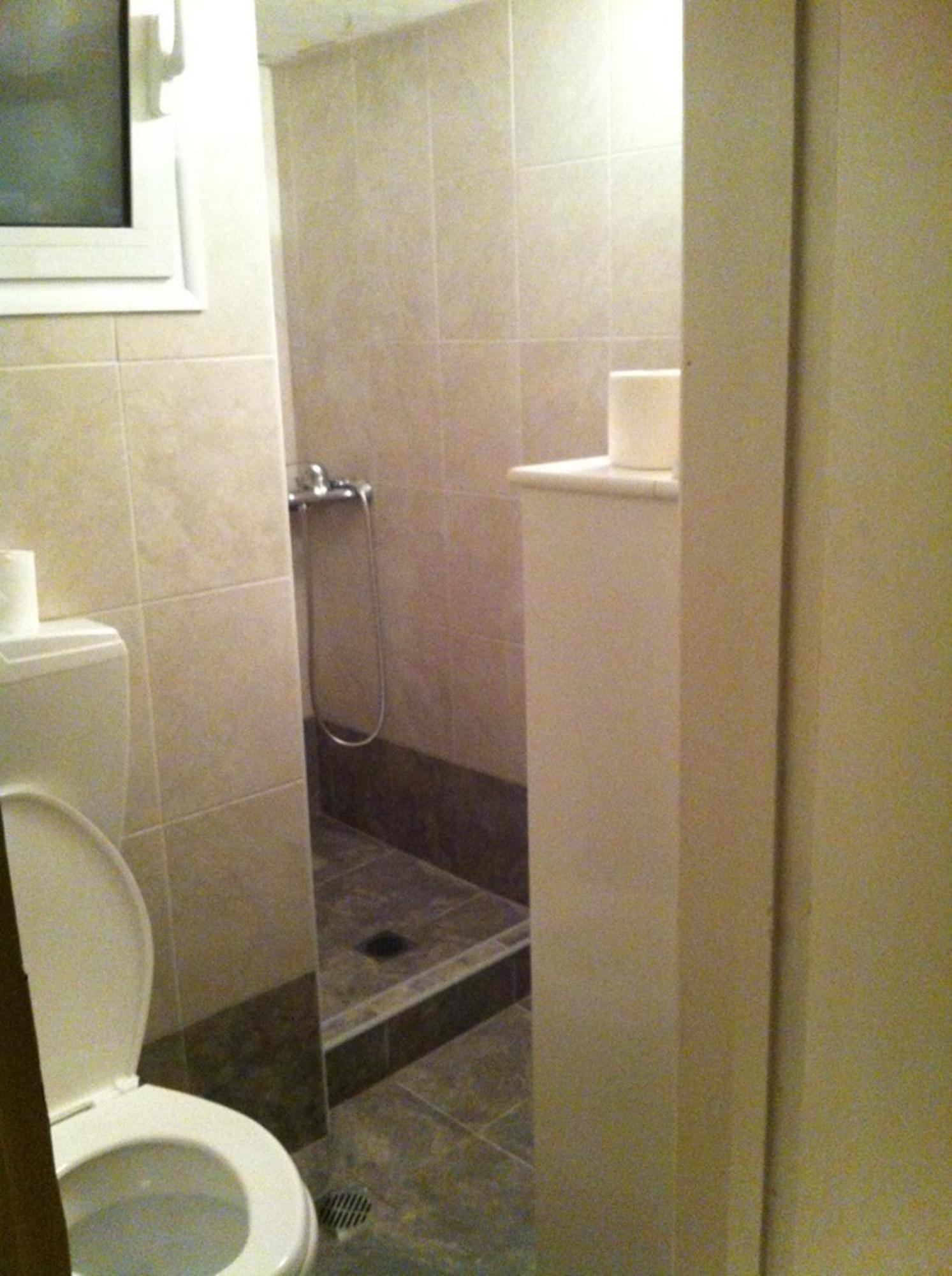 2 Bedroom Center Apartment *